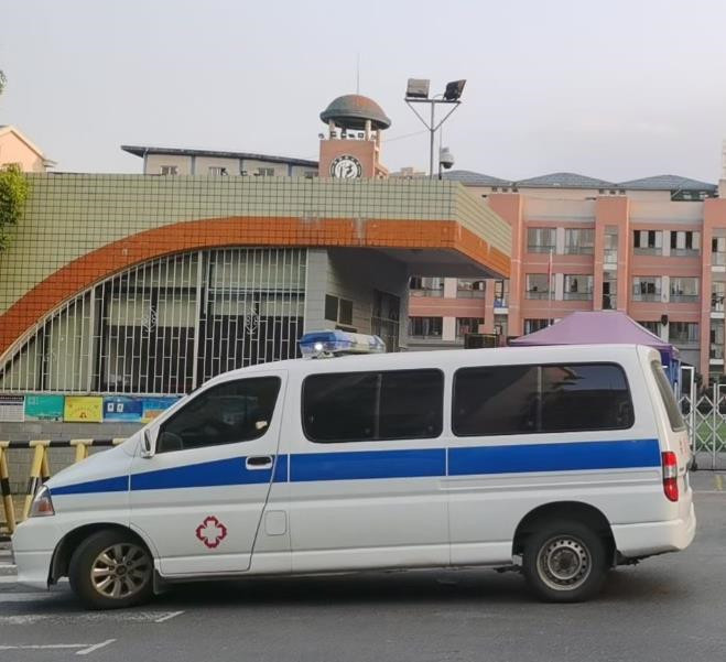 长洲救护车出租护送骨折病人一公里多少钱